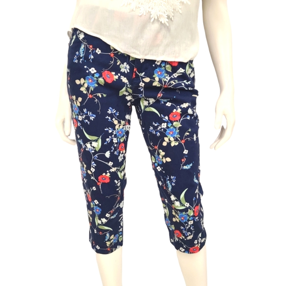 St Johns Bay Blue Floral Capri Pants Size 8 - Picture 1 of 5